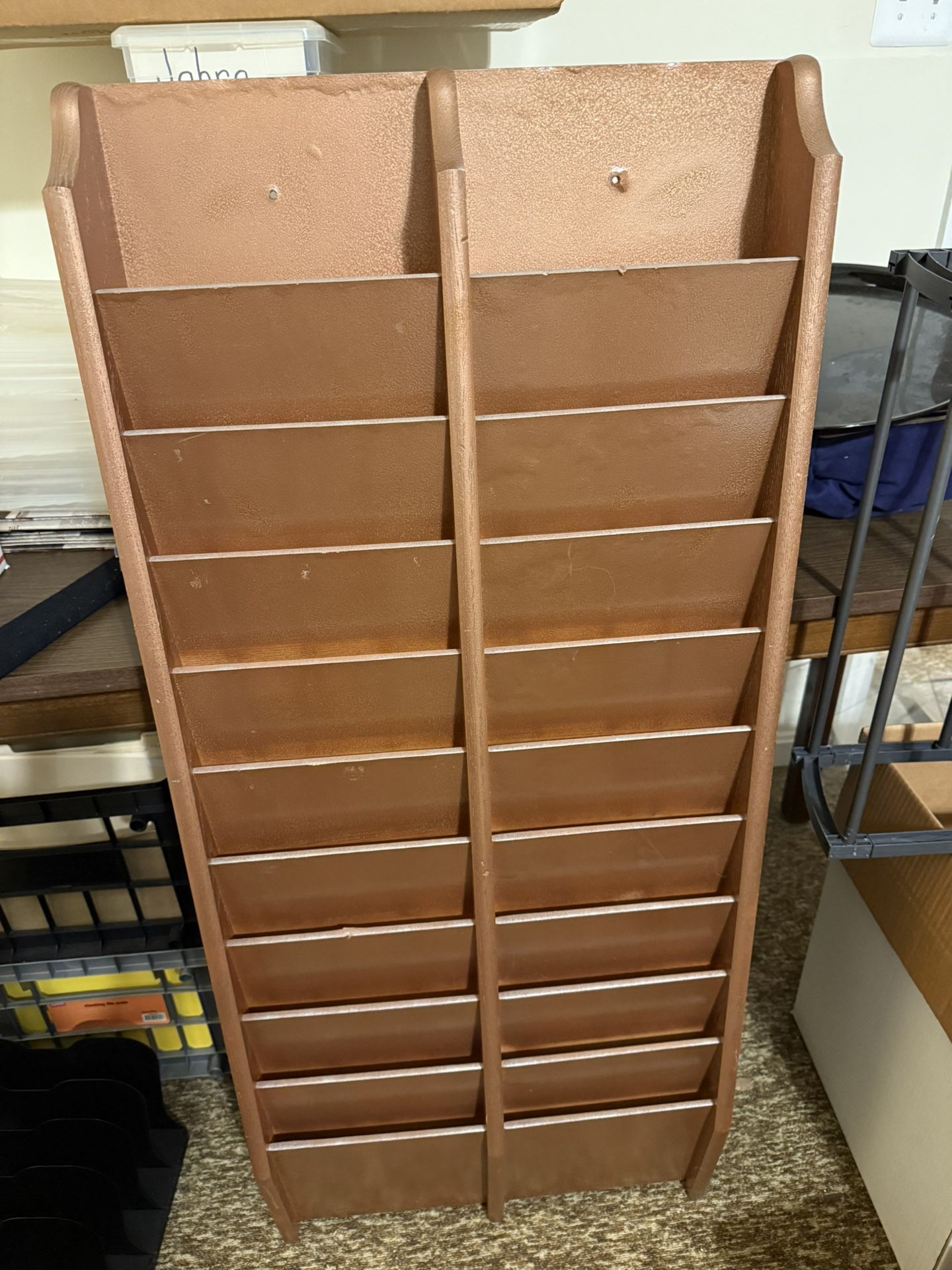 20 Shelf Wall Organizer/magazine Holder