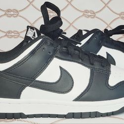 Nike Dunk Low's