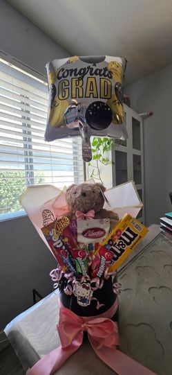 HELLO KITTY GRADUATION GIFT