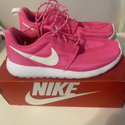 pink nike roshe size 4.5y 