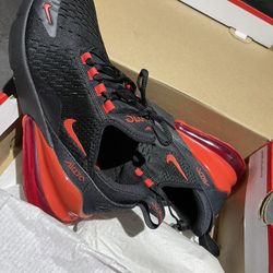Nike Max 270
