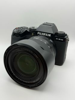 Fujifilm X-S10 w/ XF 16-80mm F4 Lens