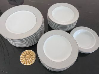 MIKASA 42 pcs Dinner Plates Soup Bowls Salad Plates