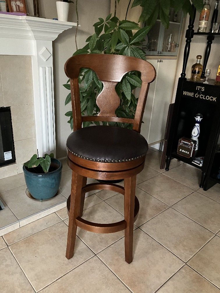 30" Inches Swivel Bar Stool Color: Walnut