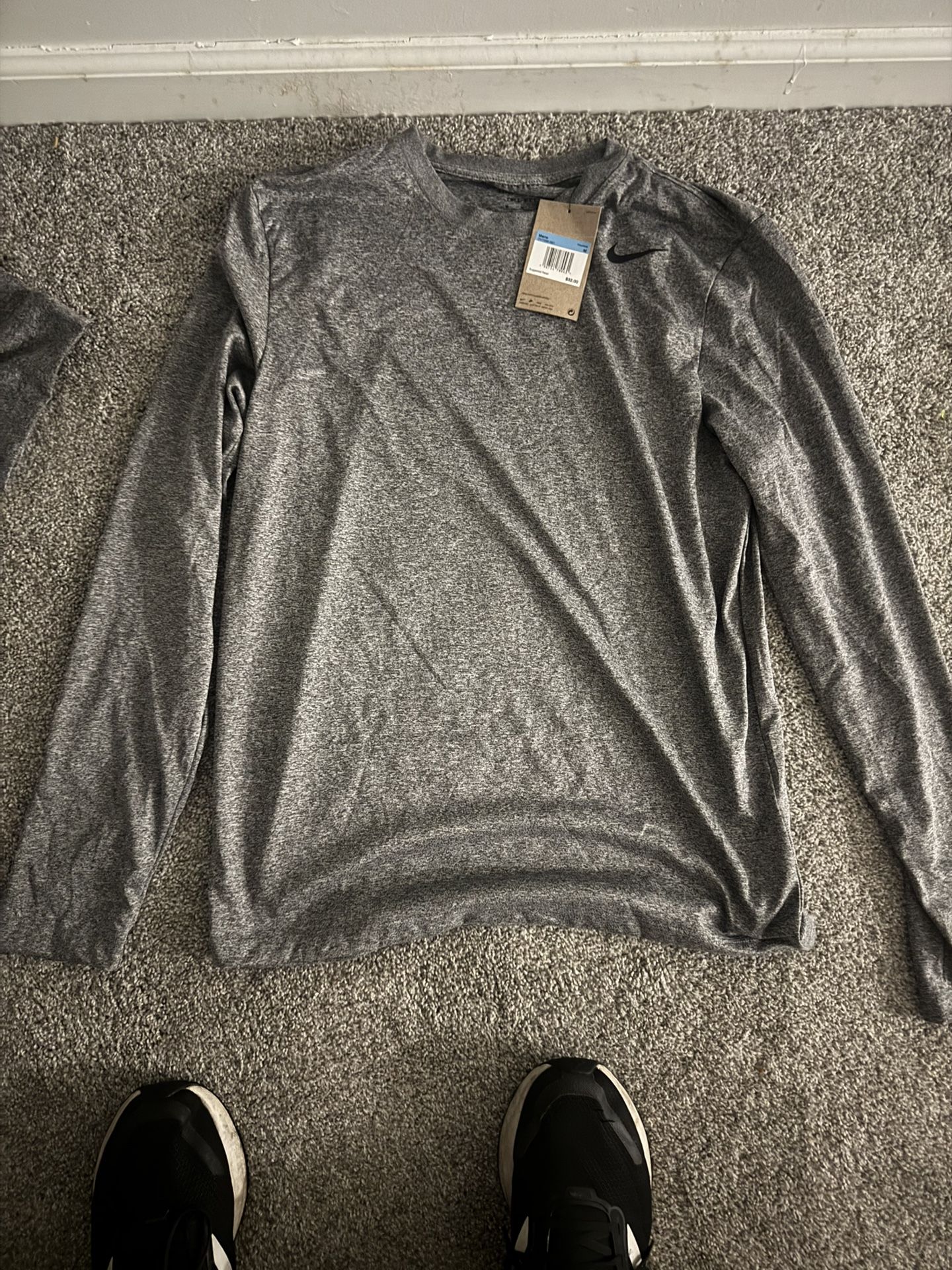 Nike Men’s Long Q Tee Size Medium $18