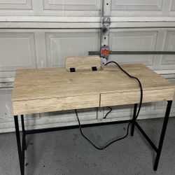 Modern Desk With 2 Drawers And Charging Ports 