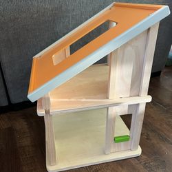 Doll House And Accessories 