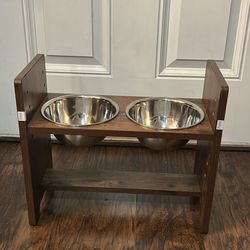 Like New Pet Feeder/ Pet Bowls