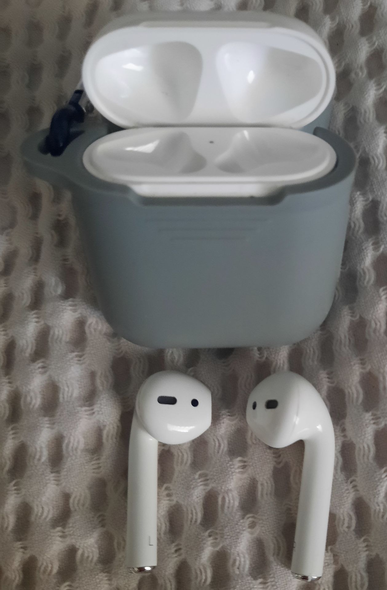 AirPods 2 with Case