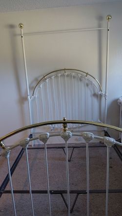 Canopy bed