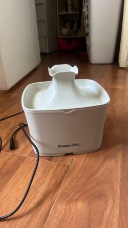 Pet water fountain