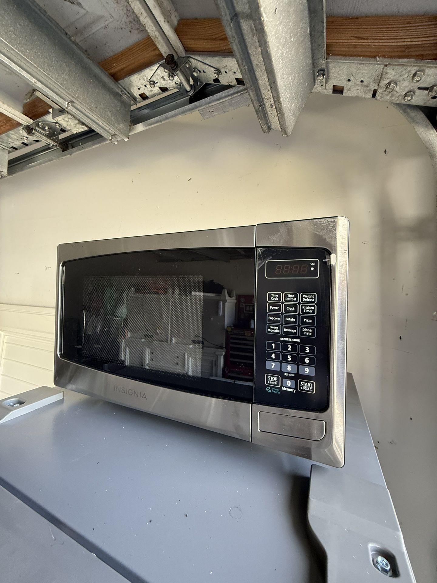 Insignia 0.9 Cu. Ft. Compact Microwave, 900W, Stainless Steel