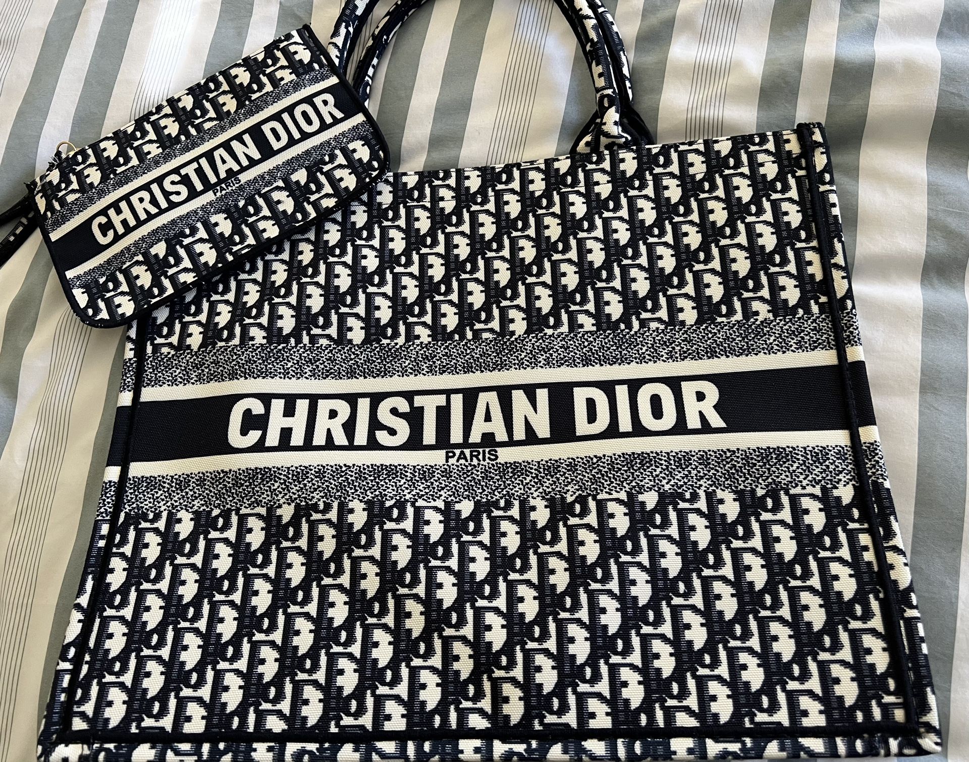 Fashion Tote with Matching Wristlet