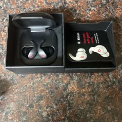 Selling These AirPods Only Want 130 At The Most They Newest Ones