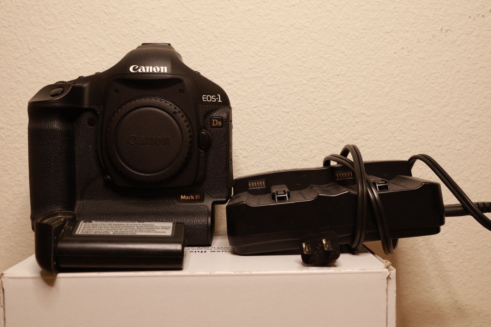 *LIKE NEW* Canon 1DS Mark III