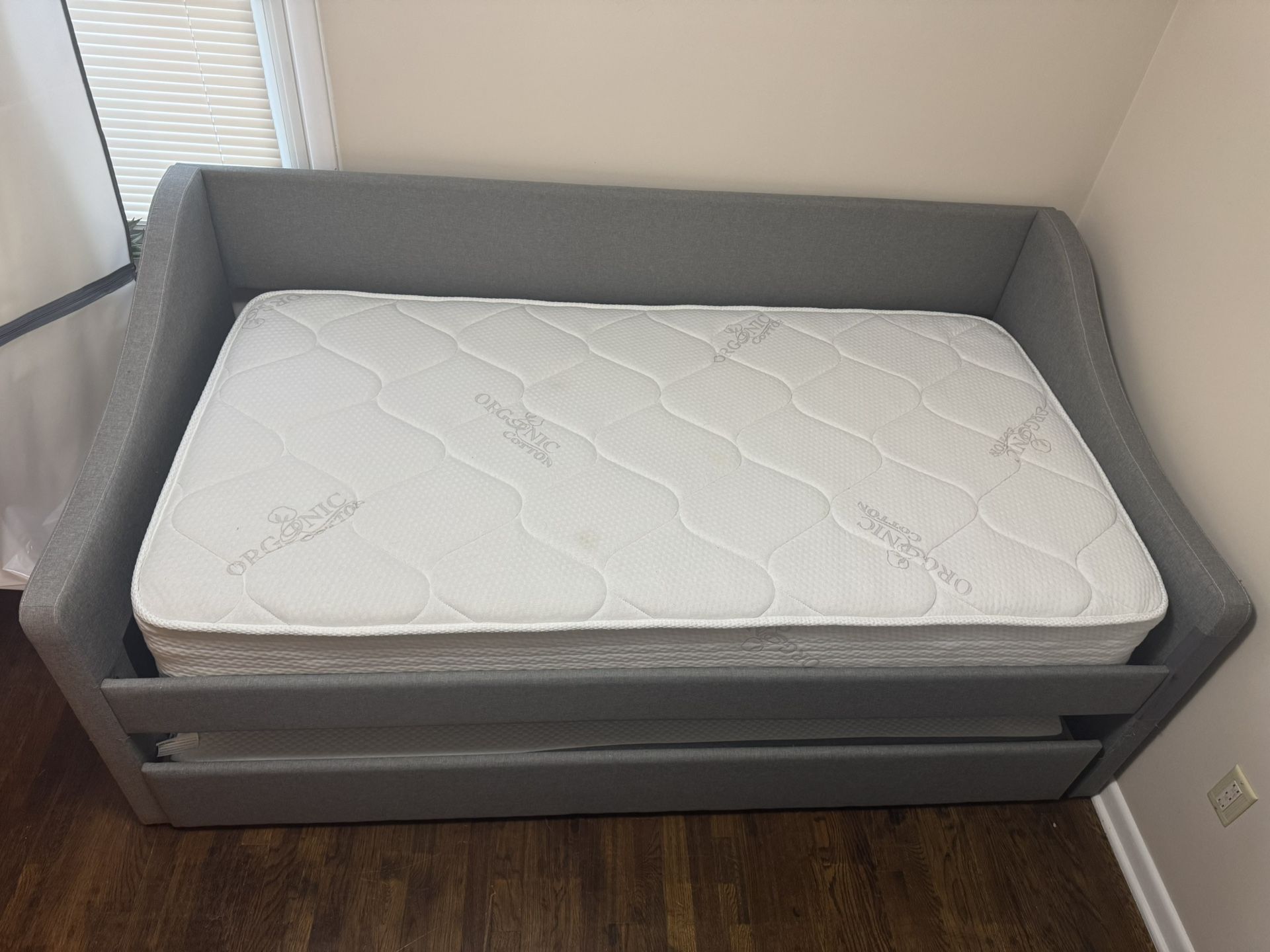 Daybed With Pull Out Trundle