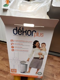 DEKOR PLUS BRAND NEW,MANOS LIBRES, A PRUEBA DE NIÑOS, CONTROL DE OLORES,CAPACIDAD ASTA 60 PAMPERS.