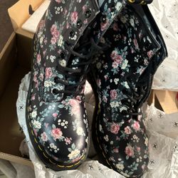 Vintage Dr. Martens Floral Boots Sze.8
