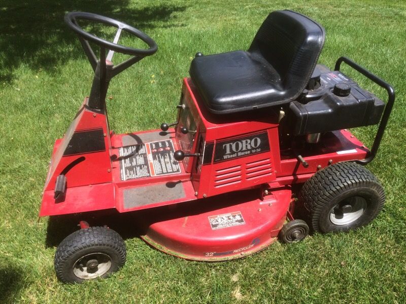 Toro wheel horse 12-32 riding mower