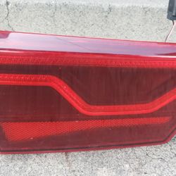 2020 KIA FORTE LEFT SIDE TAIL LIGHT OEM LED SMALL CRAK LOOK THE PICTURES 2 STILL WORKING GOOD 👍 FIT 2019 AND 2020