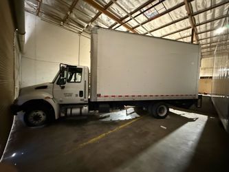 International box truck
