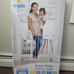 Regalo Extra Wide Walk Through Baby Gate