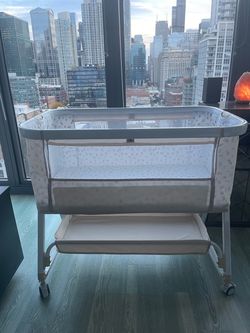 Baby Bassinet with lockable rocking wheels and storage  basket