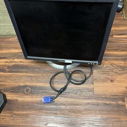 3 Computer Monitor And 1 Keyboard All For $30