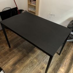 Black Desk