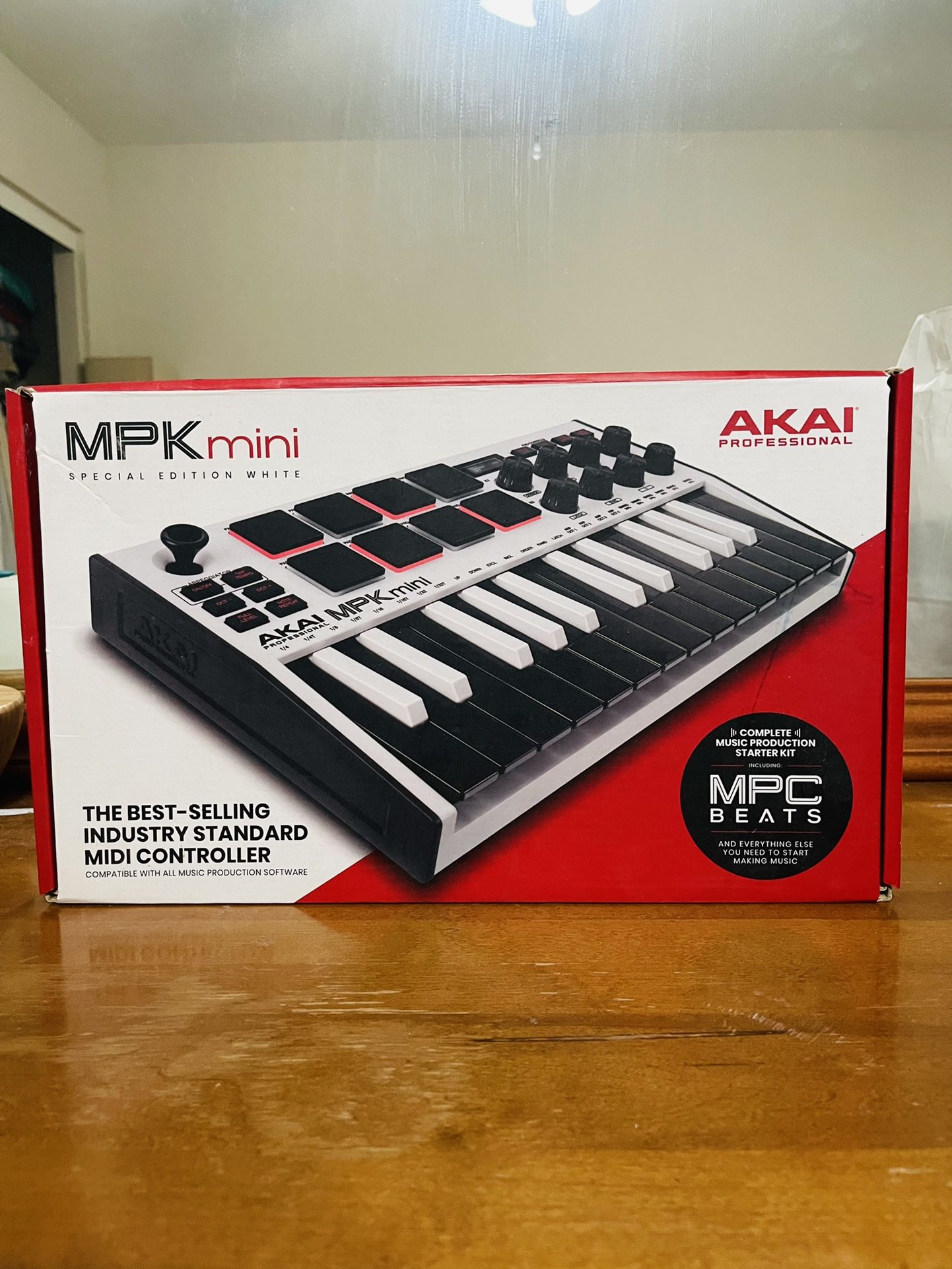 AKAI MPK MINI Special Edition White Compact Keyboard and Pad Controller