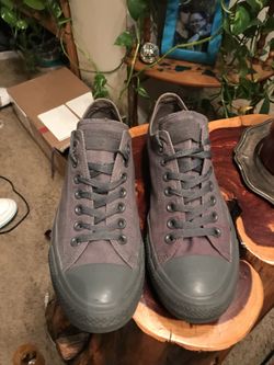 Converse All Star Chuck Taylor’s Classic Wolf Grey! Men’s 8.5 Women’s 10. Like New and go with anything!