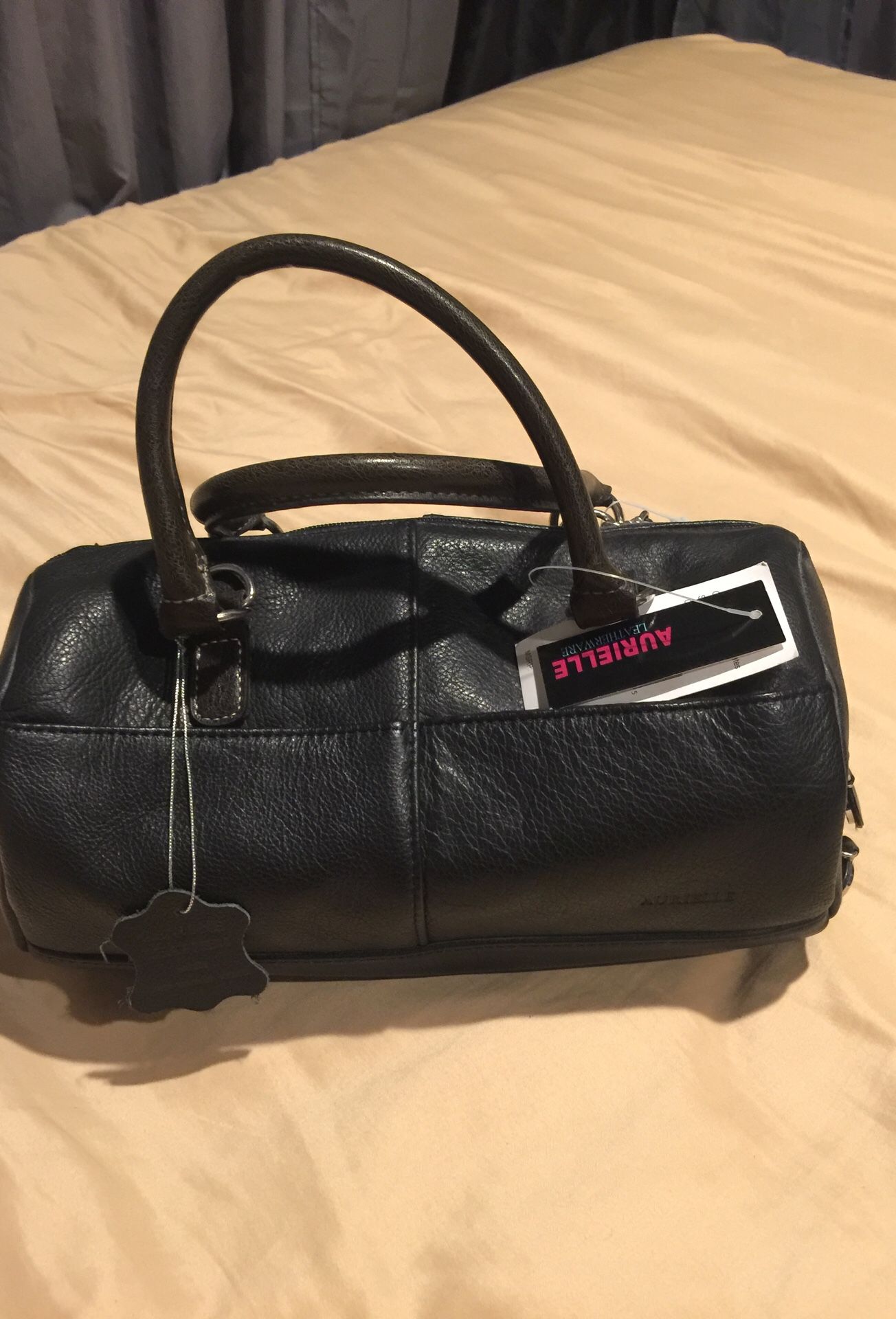 Leather handbag. New..