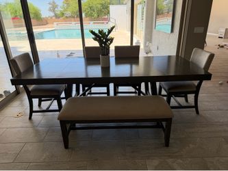 6 Piece Dining Table and Chair Set