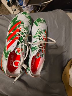 Soccer shoes