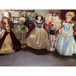 Disney Dolls ( Includes 5)