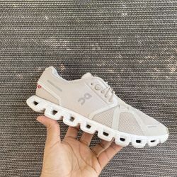On Cloud 5 women's running shoes. Pearl white colorway.