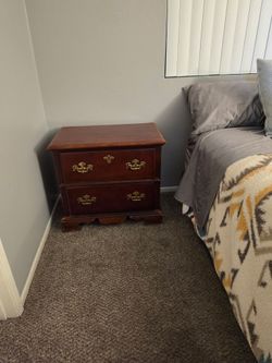 2 Night stands  $25
