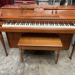 Wurlitzer upright spinet piano