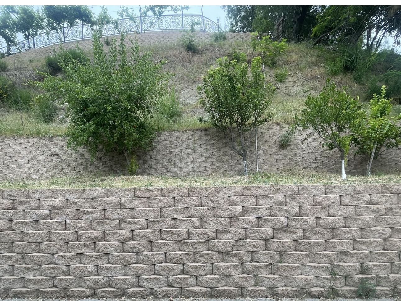 Selling 3000 high-quality wall blocks.