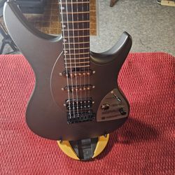 Hercules compact folding electric guitar stand. $10