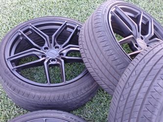 LIQUID METAL 20 INCH RIM WITH  RUN FLATS 245/35ZR20 TIRES 80% TREAD 20X8.5 5X120