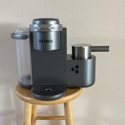 Kuerig K-4 Cup Coffee Maker With milk frother