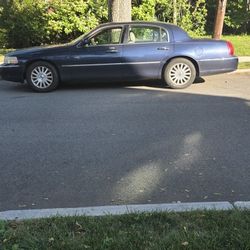 03 Lincoln Town Car