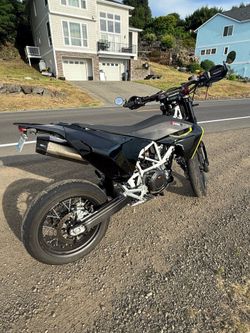 2019 Husqvarna 701 supermoto