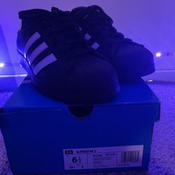 black adidas superstars size 6.5 GS