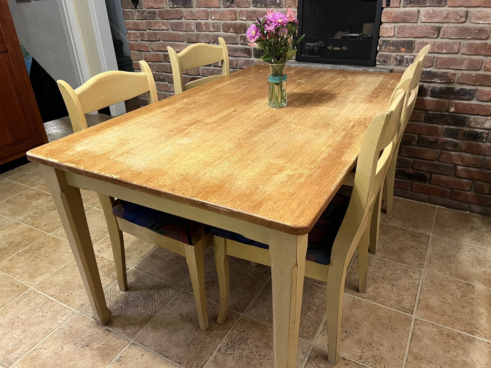 Kitchen Table and 4 Chairs w/Butcher Block Like Top Table top has scuffs 35.5w x 29.5h x 59.5long Chairs 18.5w x 36h x 16sd x 18sh Smoke and pet free