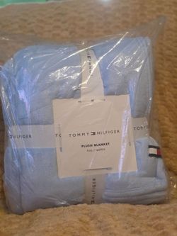 NWT Tommy Hilfiger Light Blue Plush Blanket Full / Queen Size 🛌✨