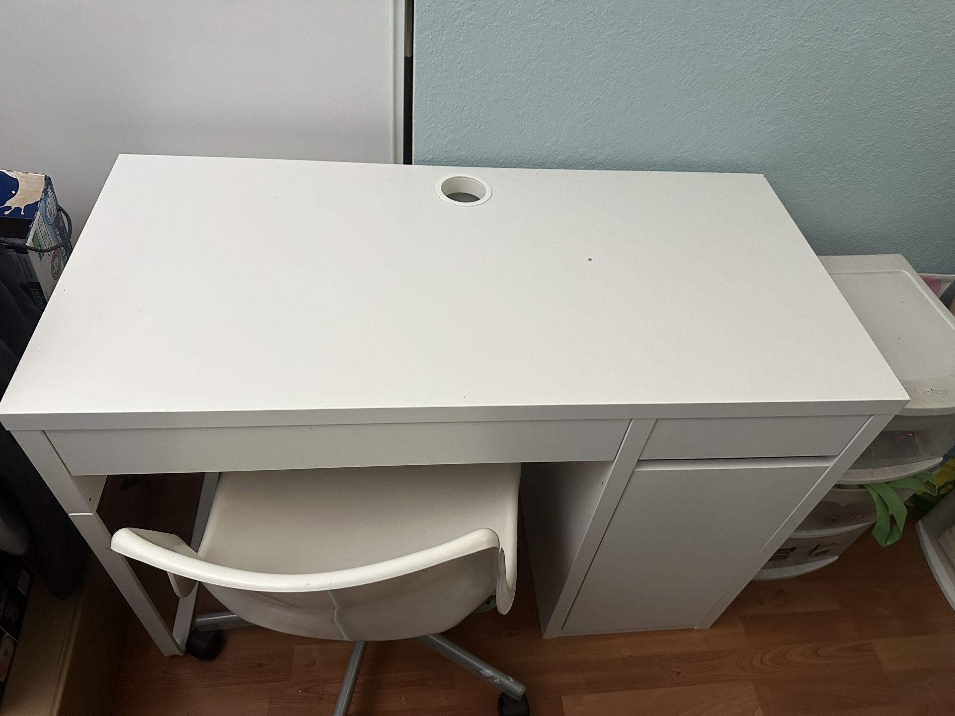 IKEA Micke Writing Desk/Table White with chair included (105x50x75cm)