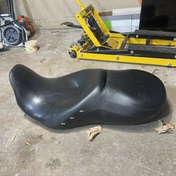 2013 Harley Road King Seat