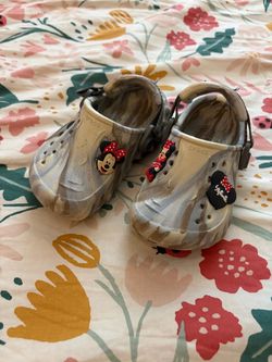 Baby girl crocs size 6